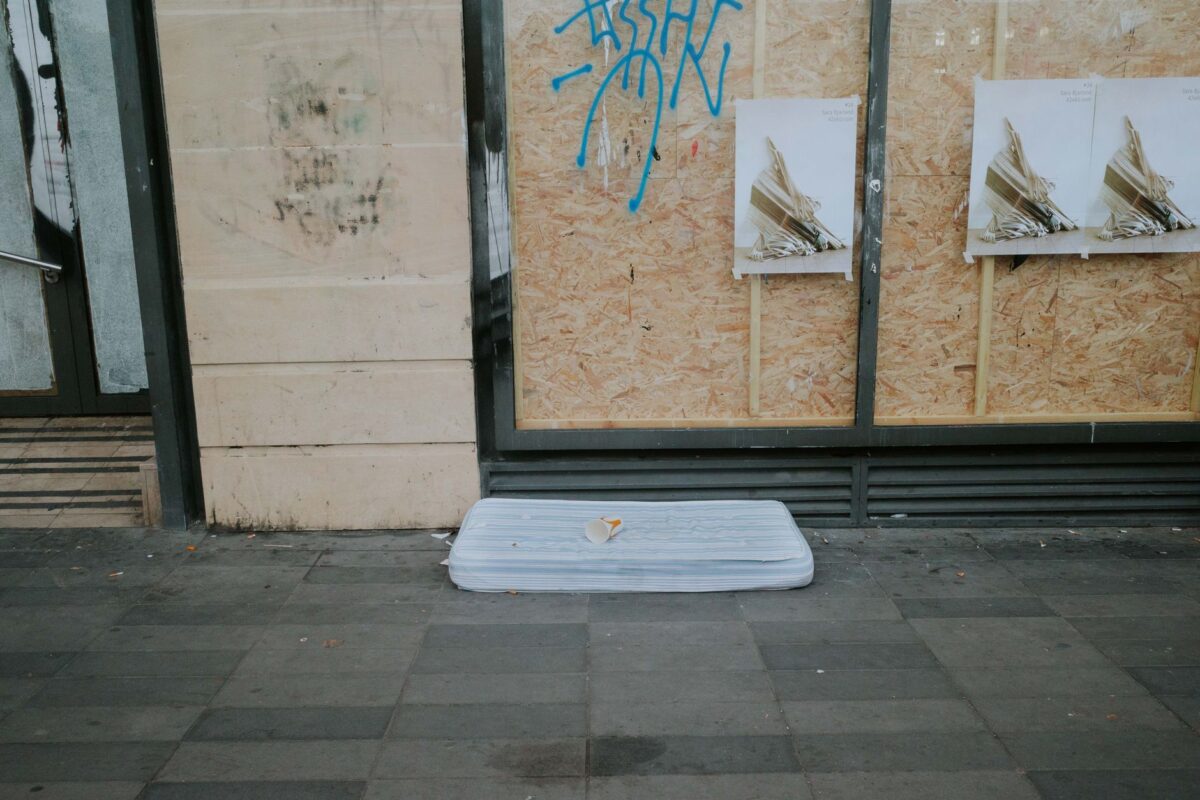 Commerces pillés à Paris : remettre vitrine, porte et rideau métallique en sécurité